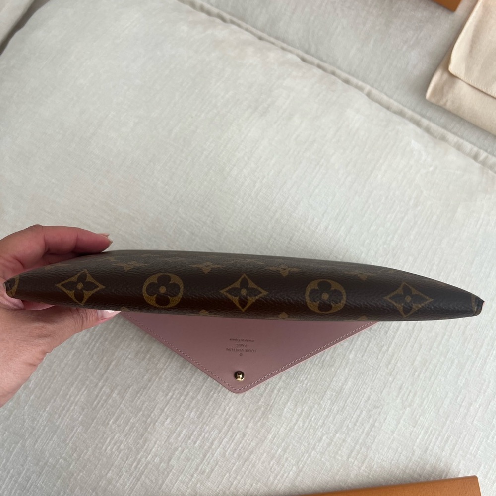 Louis Vuitton clutch soft pink interior - Picture 9 of 10